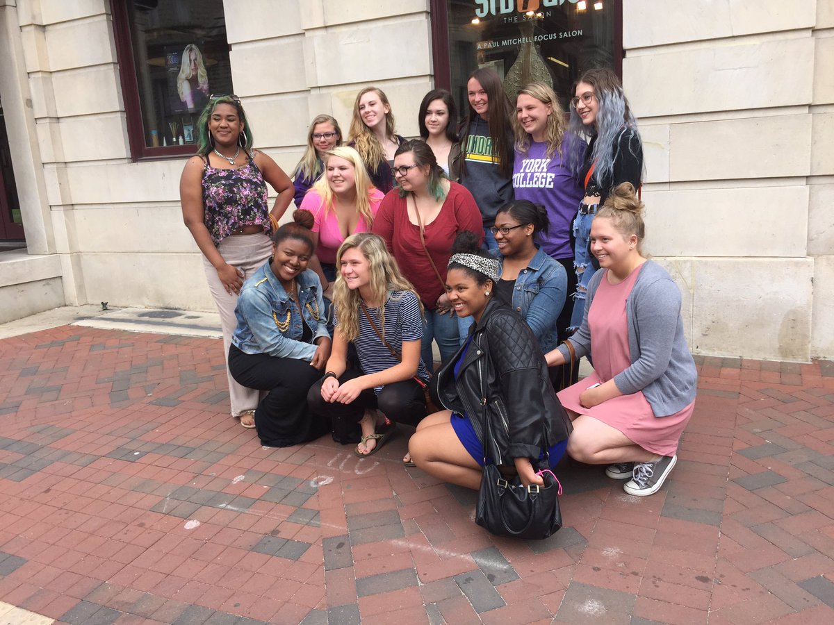 vmardaga's tweet photo. Sollers Point Tech Cosmetology students visit Walters Art Gallery &amp; Studio 7 Salon! ❤️❤️❤️✂️💅🏽💋 https://t.co/GFAbtXol6t