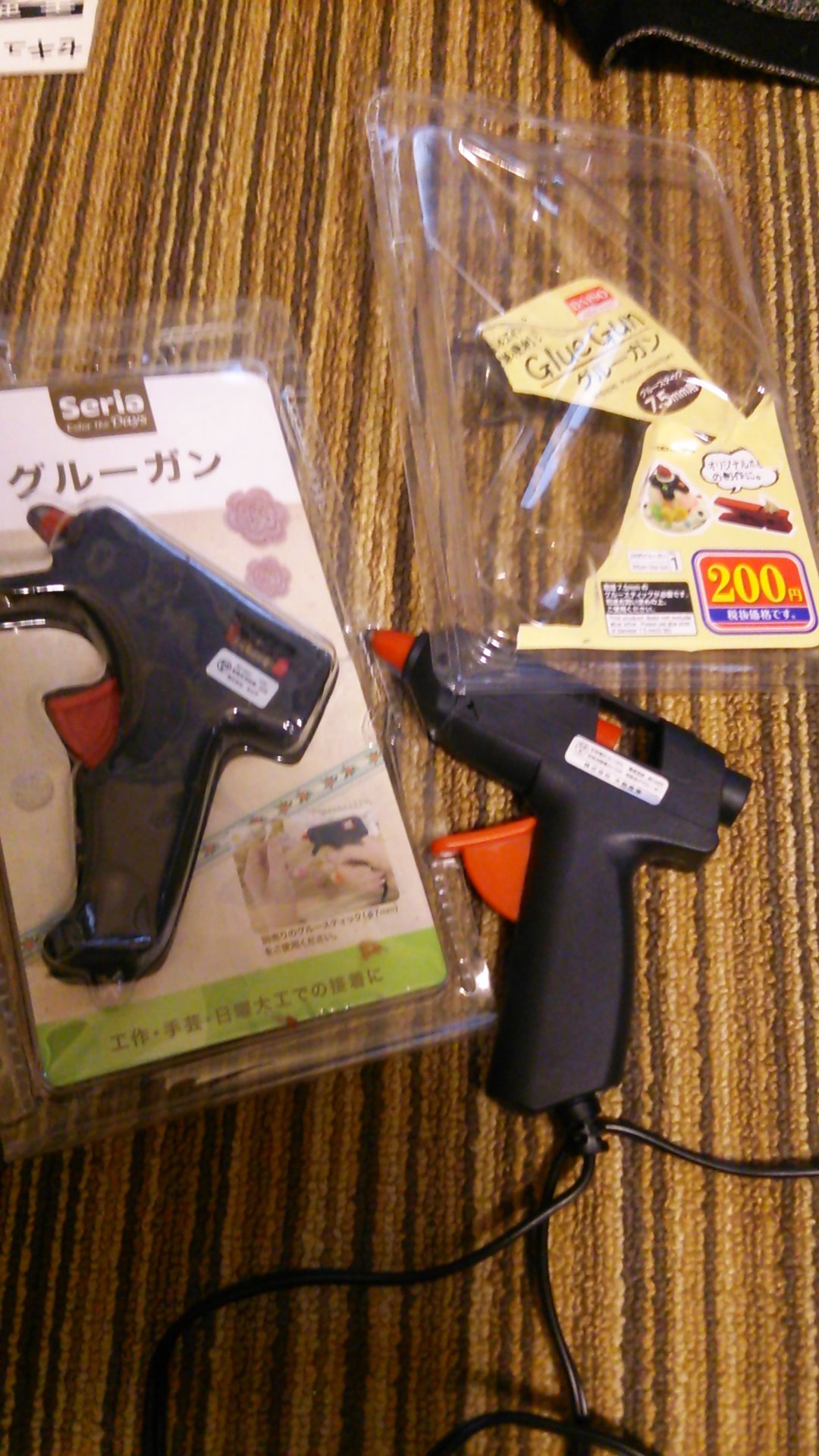 はぶろぺか グルーガン 最初セリアで買ったけどコードが短すぎたのでダメでした ダイソーで 0出して買ったら全然違うね T Co Az2dfohgmd Twitter