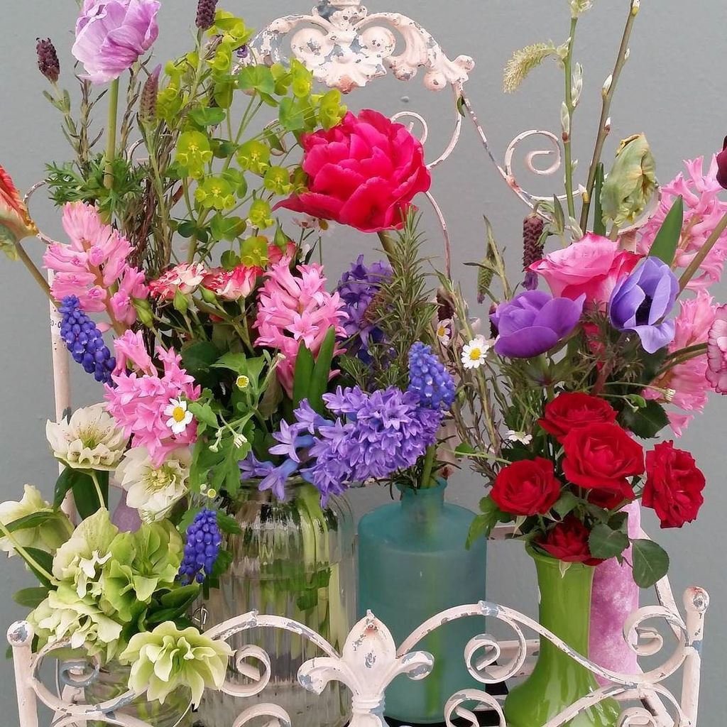 jpmoseley's tweet photo. Heading to #wilmslow #cheshire for today's #flowertalk #floristry #demonstration #flowerar… https://t.co/2fISPcLJkb https://t.co/olZqcasbx9