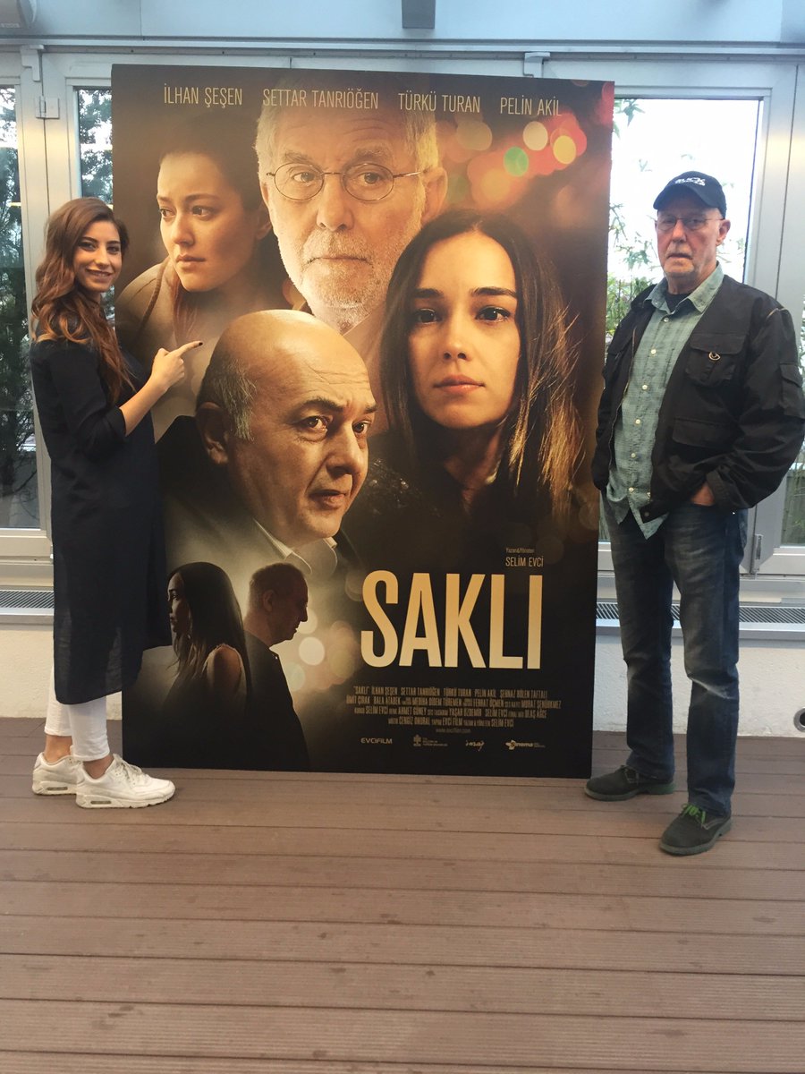 tv2Resmi's tweet photo. #Saklı filminin başrol oyuncuları ve yönetmeni ile filme dair her şey, Cumartesi 12.00'de #FilmKoptu'da! 🙋 https://t.co/iEBH72xd8Q