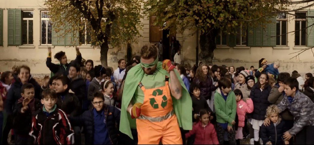 comunecalcinaia's tweet photo. Il tormentone rap "Ricicla, riusa!" per spingere la raccolta differenziata! @BleblaJester https://t.co/Oj5cE2mUC8 https://t.co/rPyELUiRdS