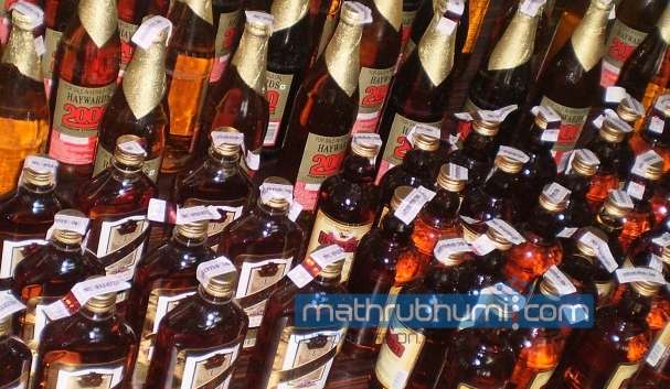 mathrubhumi's tweet photo. Red alert in Kerala amid warnings of possible spurious liquor… https://t.co/iXGg8zMm2t #KeralaRedAlert #മാതൃഭൂമി https://t.co/D6cPtDOB4v