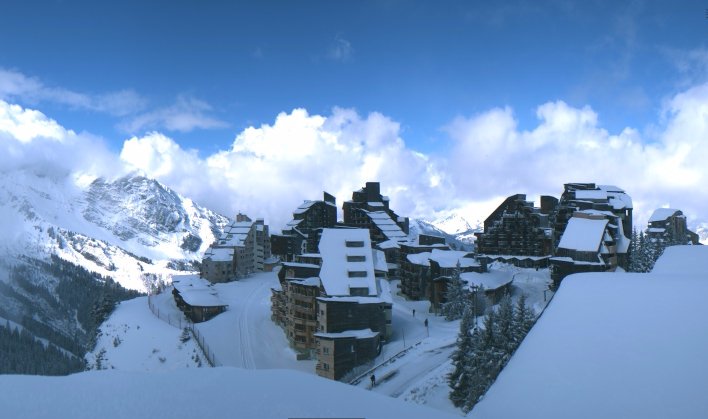 weathertoski's tweet photo. Yet more heavy snow in the Alps! https://t.co/utUZGIc5qX https://t.co/MX6vCWn5tL