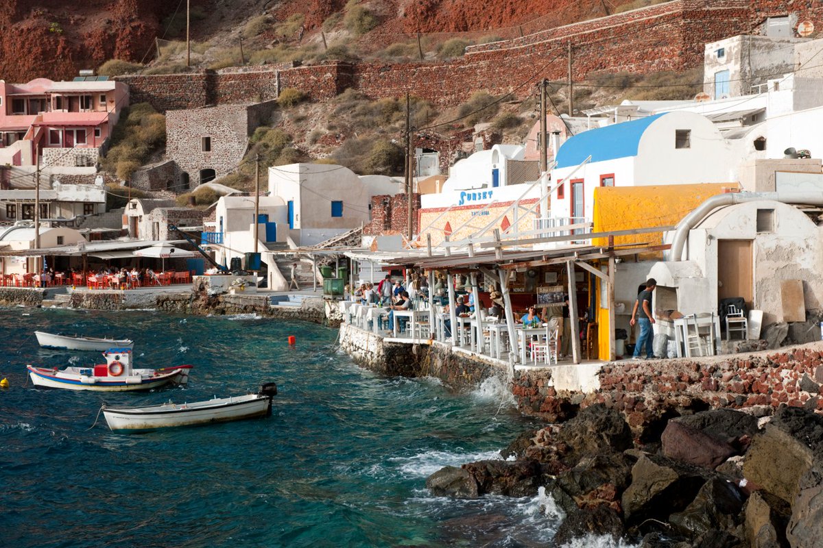 lonelyplanet's tweet photo. Santorini for first timers https://t.co/i0Z6n3AbYR by @carolynbain #travel #lp https://t.co/WnwIyBLwZg