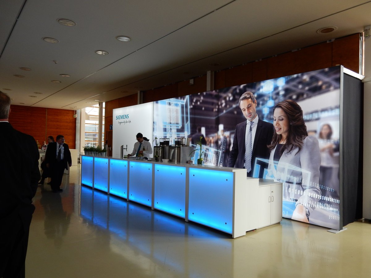 laurnwhite's tweet photo. See some of my favorite details from #HannoverMesse and the Siemens Customer Experience! #HM16 @SiemensCanada https://t.co/LuqFMztp41