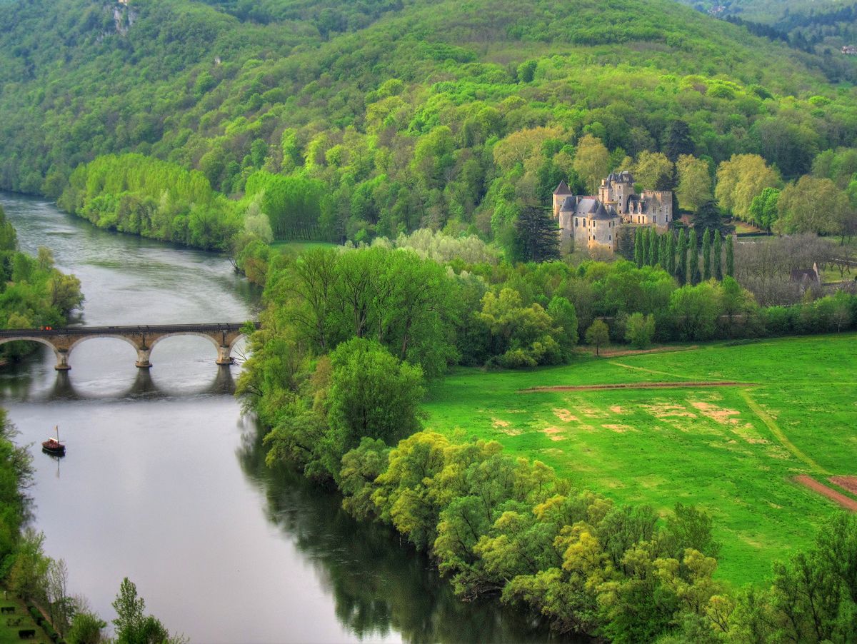 WalkingDordogne's tweet image. SURE you can spend all day looking for #Dordogne #postcards - OR you can take them yourself walkingdordogne.com