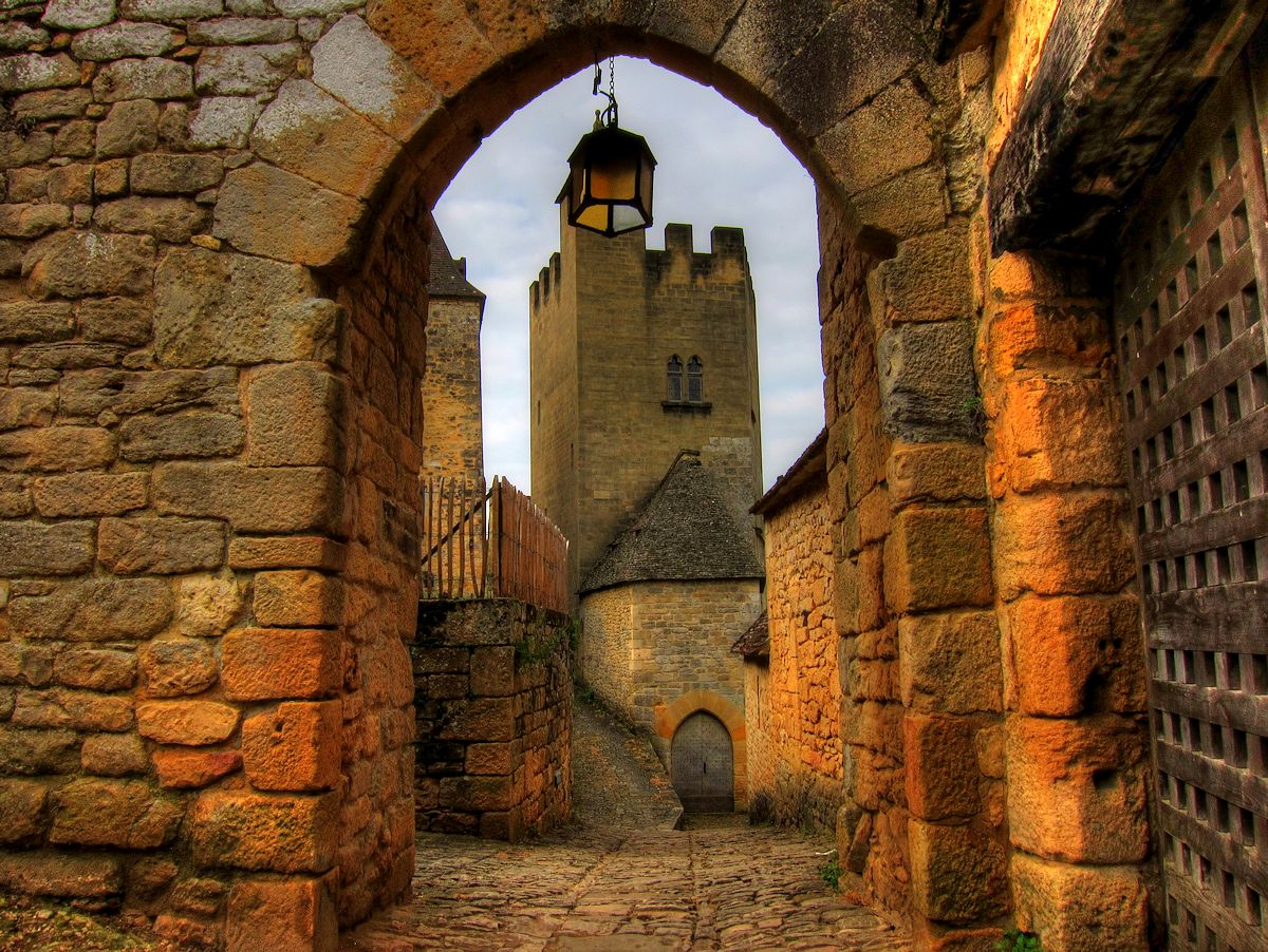 WalkingDordogne's tweet image. SURE you can spend all day looking for #Dordogne #postcards - OR you can take them yourself walkingdordogne.com