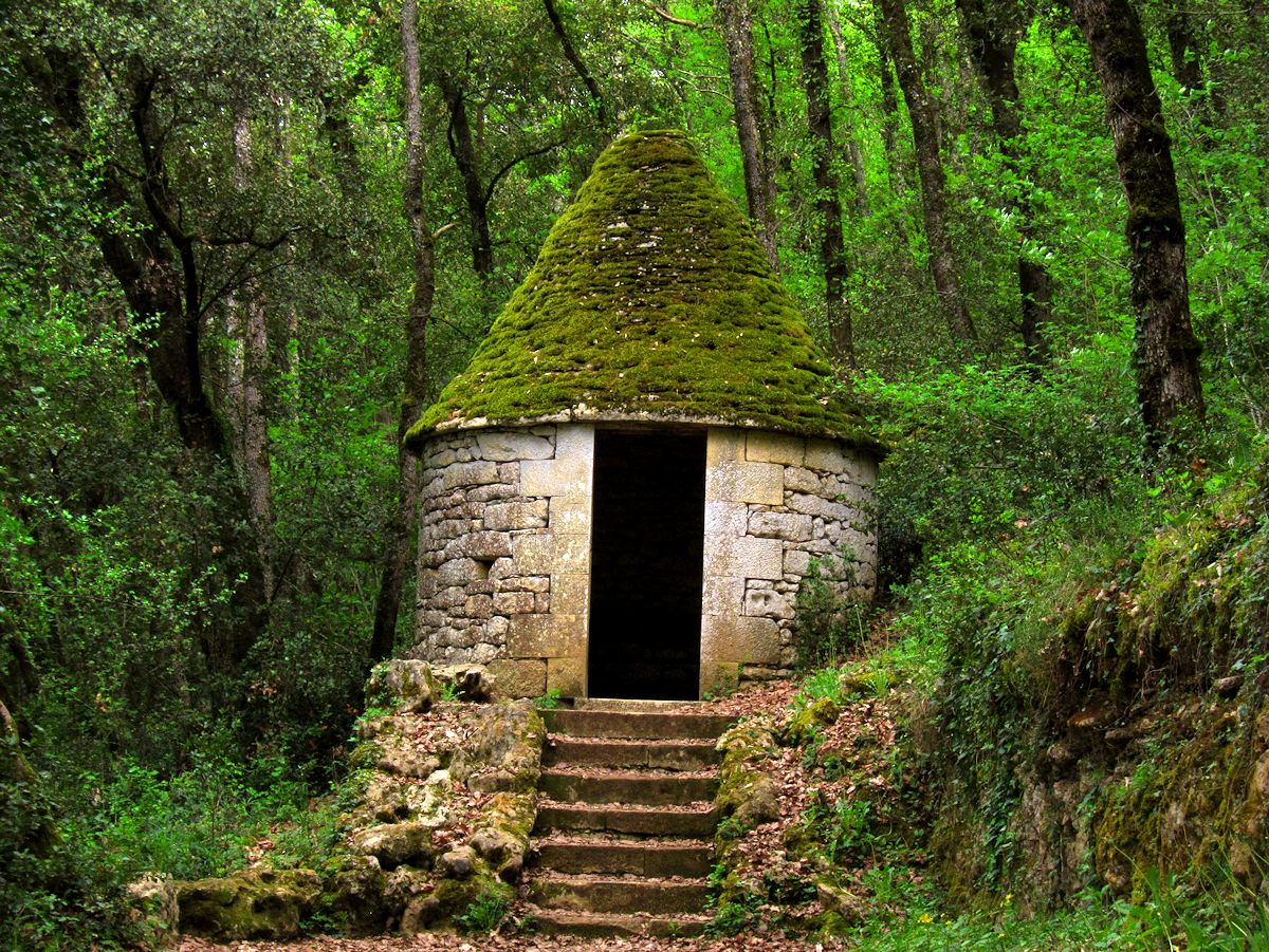 WalkingDordogne's tweet image. SURE you can spend all day looking for #Dordogne #postcards - OR you can take them yourself walkingdordogne.com