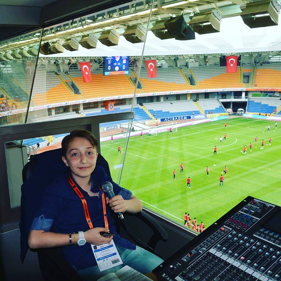 VIDEO | Başakşehir Futbol Kulübü <a href="/ibfk2014/">RAMS Başakşehir</a> çocuklara unutulmayacak bir 23 Nisan yaşattı: bit.ly/1NSuBX3