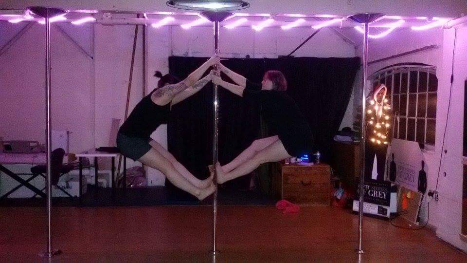 OneTokeShaunna's tweet photo. Pole Fitness https://t.co/dDxfBlhet1