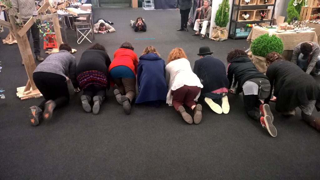Anityartista's tweet photo. Di giorno artigiani al lavoro. Dopo una cert'ora... Frog race h 21 Padiglione ManiCreative    #mostrart2016 #buzZArt https://t.co/Ep4E6EtLhL
