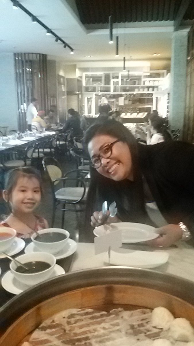 bennymurry's tweet photo. Thousand watt smile when we get yummy food#bangkokstreetfoodfestival#exploringmini Bangkok @K3 @JWMarriottDelhi https://t.co/qcTQTHpMbl