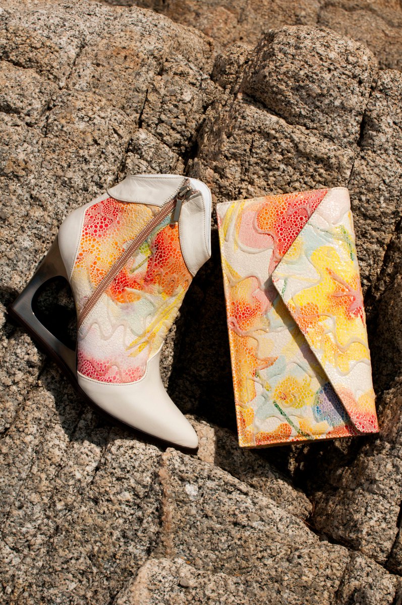 JFerrer_Spain's tweet photo. Texano bootie and clutch in flower print for the summer collection #ss16 #joaquimferrer #barcelona #fashion #style https://t.co/8JQN3z6eUX