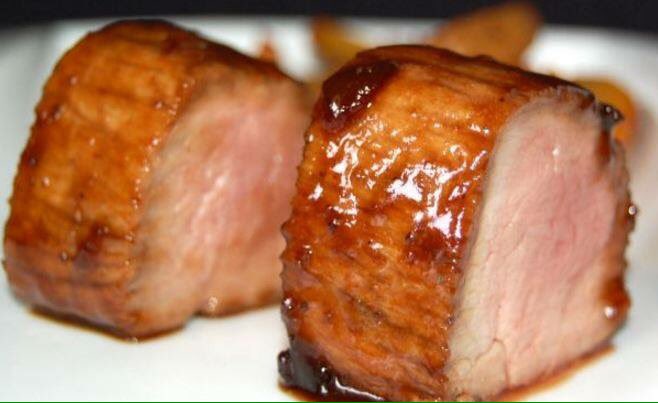 Pasa el #ecuador de la #semana en <a href="/casacarolomambo/">Casa Carolo</a> y verás cerca el #viernes con platos de #ñam #ñam