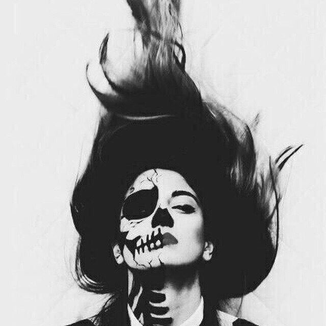 --
❥↬ 

وعٰدتٰك ﻣﹻﹻـا ـاحٰحن 🐾☹️

 ﯢۿسۨـِهہۧ انه۫ہٰ ميت شـﯝگكہ 💭🔕

#عنونه