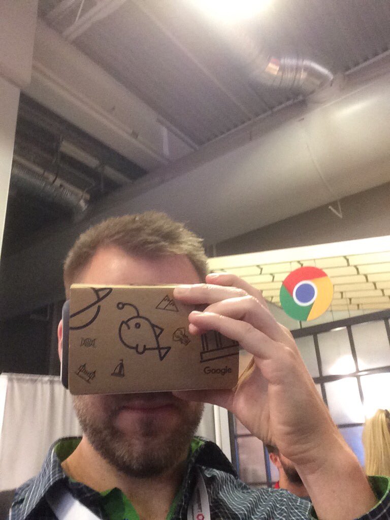 ChristoferOgren's tweet photo. Då ger jag mig ut i världen med Google expeditions! #sett2016 https://t.co/AceE8qRlpc