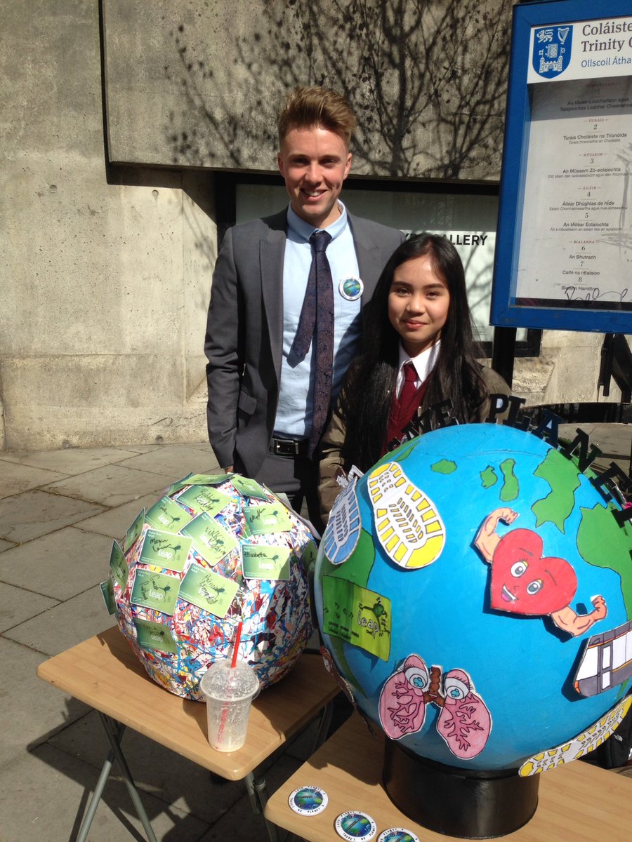 caroline_mc_c's tweet image. Signing pledges @tcddublin @mercyinchicore #onegoodidea #saveplaneta #greenertravel