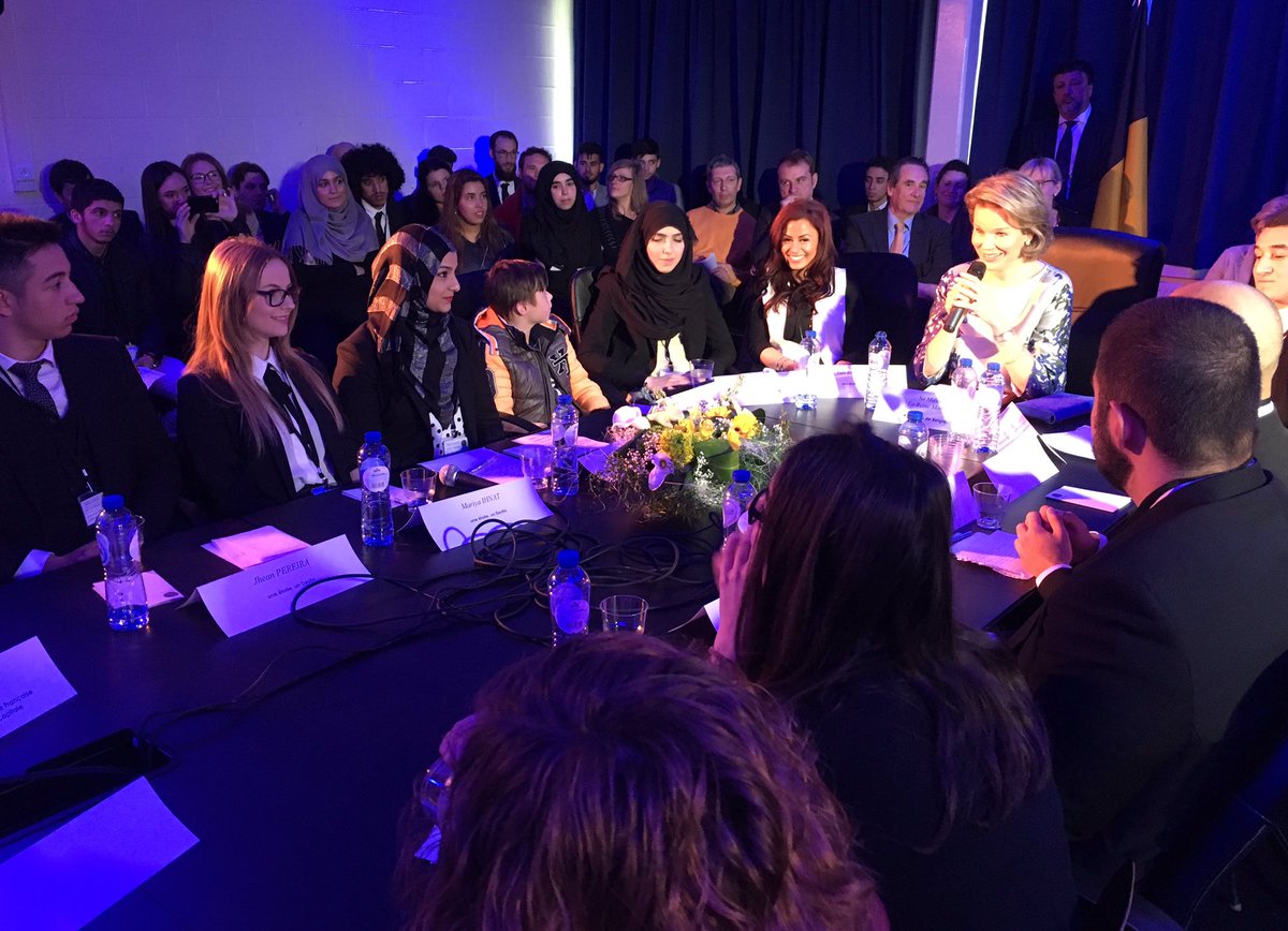 MonarchieBe's tweet photo. Votre voix compte! '1 étoile 1 destin' donne espoir dans l'avenir #FondsReineMathilde #Molenbeek #AthénéeSergeCreuz https://t.co/FkQLd7L0PQ