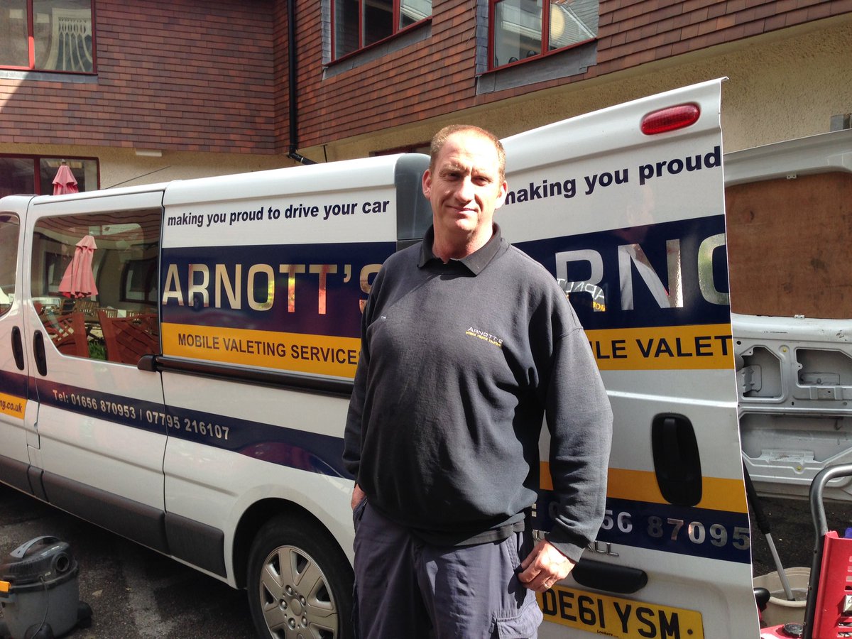 thomascarrollgp's tweet image. @ArnottsTim thank you Tim for visiting our Caerphilly office today. We now have clean and shiny cars #mobilevaleting