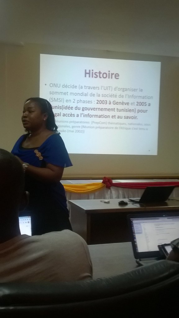 diallitoz's tweet photo. Mme @HadjaOUATTARA a fait 1 coup d'état à M. OUEDRAOGO P. pr faire la prsntation du SMSI-IGF #YouthCom @pdandjinou https://t.co/MgxnFj3IjQ
