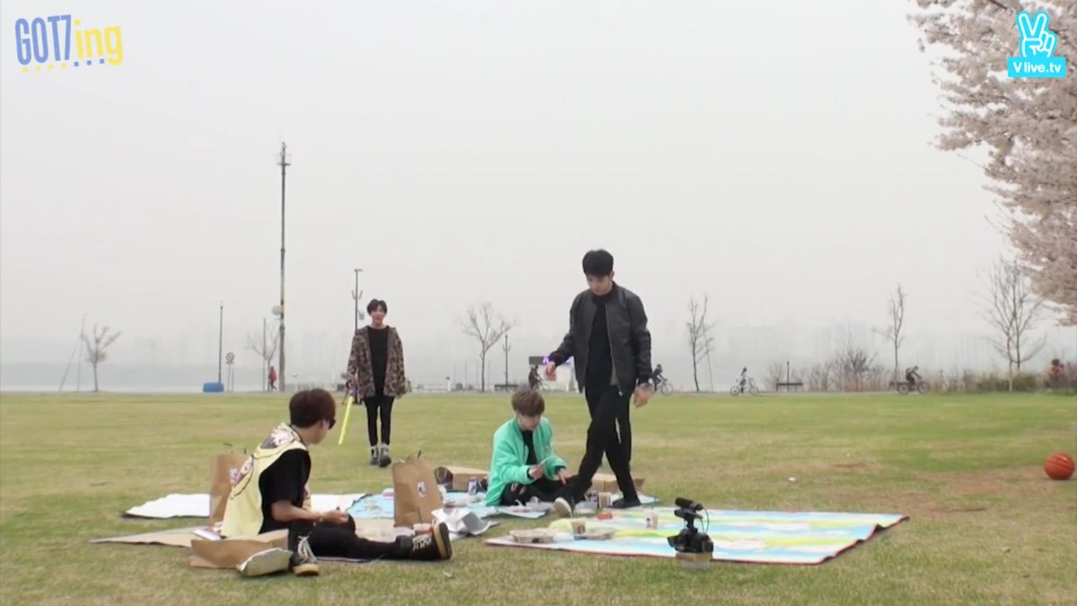 JS_relax's tweet photo. 재범이가 2주년 서폿때 들어갔던 담요를 덮고 있어요ㅠㅠㅠㅠㅠㅠㅠㅠㅠㅠ 감사합니다ㅠㅠㅠㅠㅠ 넘나 감동적인 것ㅠㅠㅜㅠ❤❤❤❤ https://t.co/4uVeIVuSjz