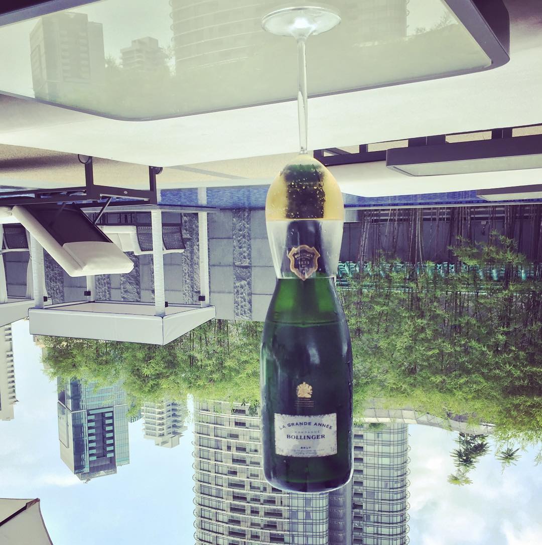 MarriottSG's tweet photo. When life turns you upside down, simply adjust your view! #WineWednesday #IconicSG #PoolGrill https://t.co/SQvFtpvmI5