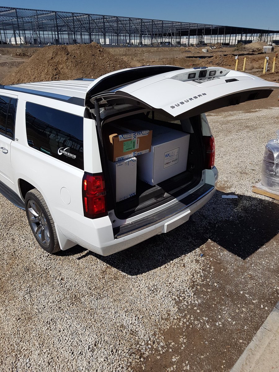 bushy62's tweet image. #wxline  the president helping out with deliveries today