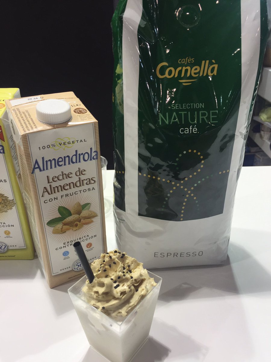 LiquatsP's tweet photo. Un buen tentempié para finalizar la tarde un @CafesCornella con almendrola #veganos #alimentariaexperience #veggie https://t.co/Iqx5ubdjEH