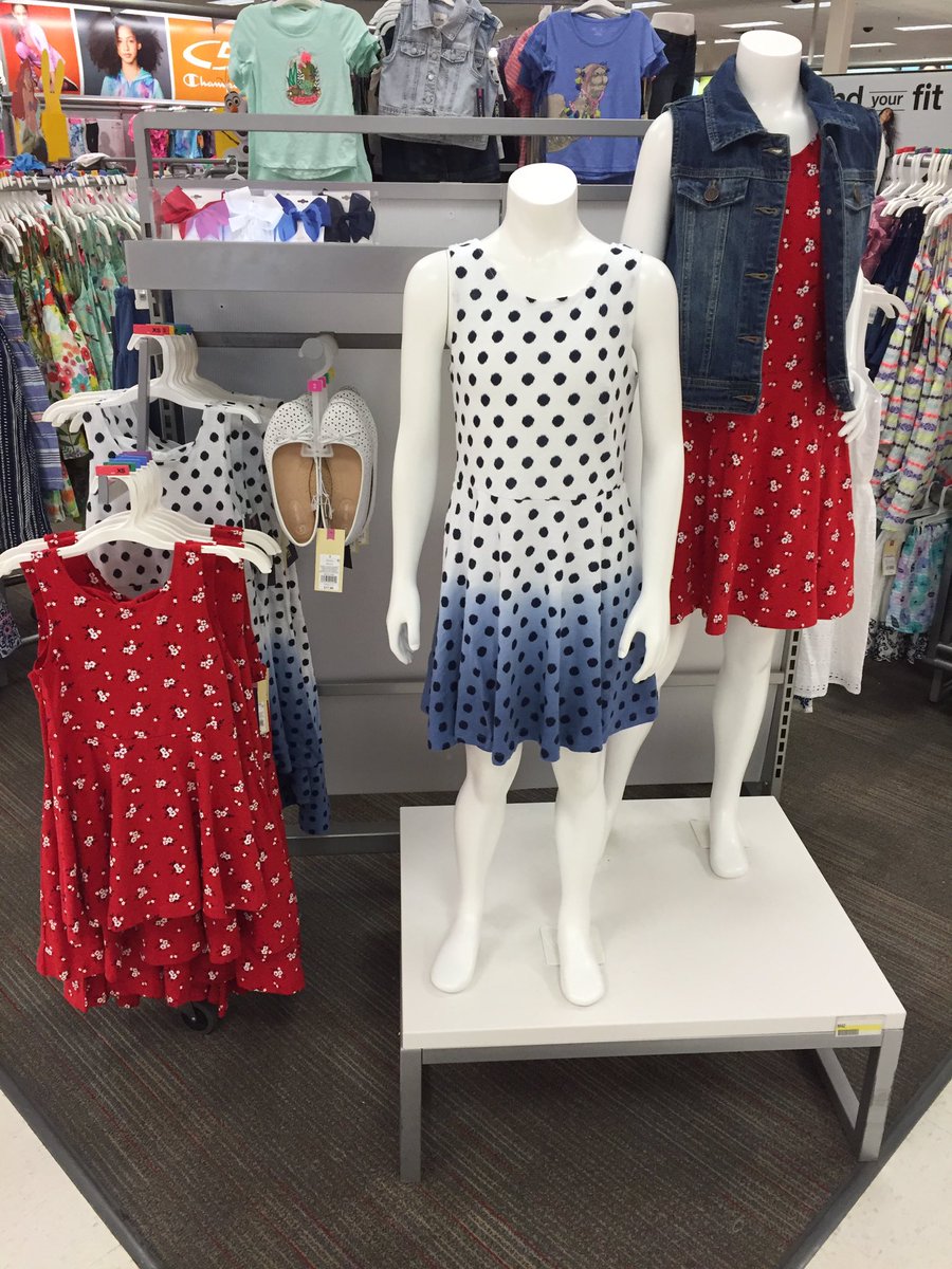 KimberlyConnol1's tweet photo. Loving this red white and blue collection! #VML @1artimusprime @humantapestry https://t.co/OilYOX0q6Z