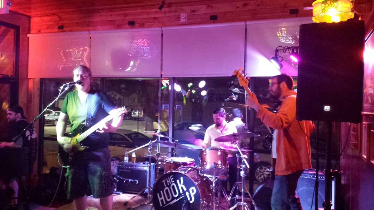 HarryRightMusic's tweet photo. Mooose: The Band was really bringing it! #thehookup #wisconsinrock #guitar https://t.co/HPlZGCPvsF