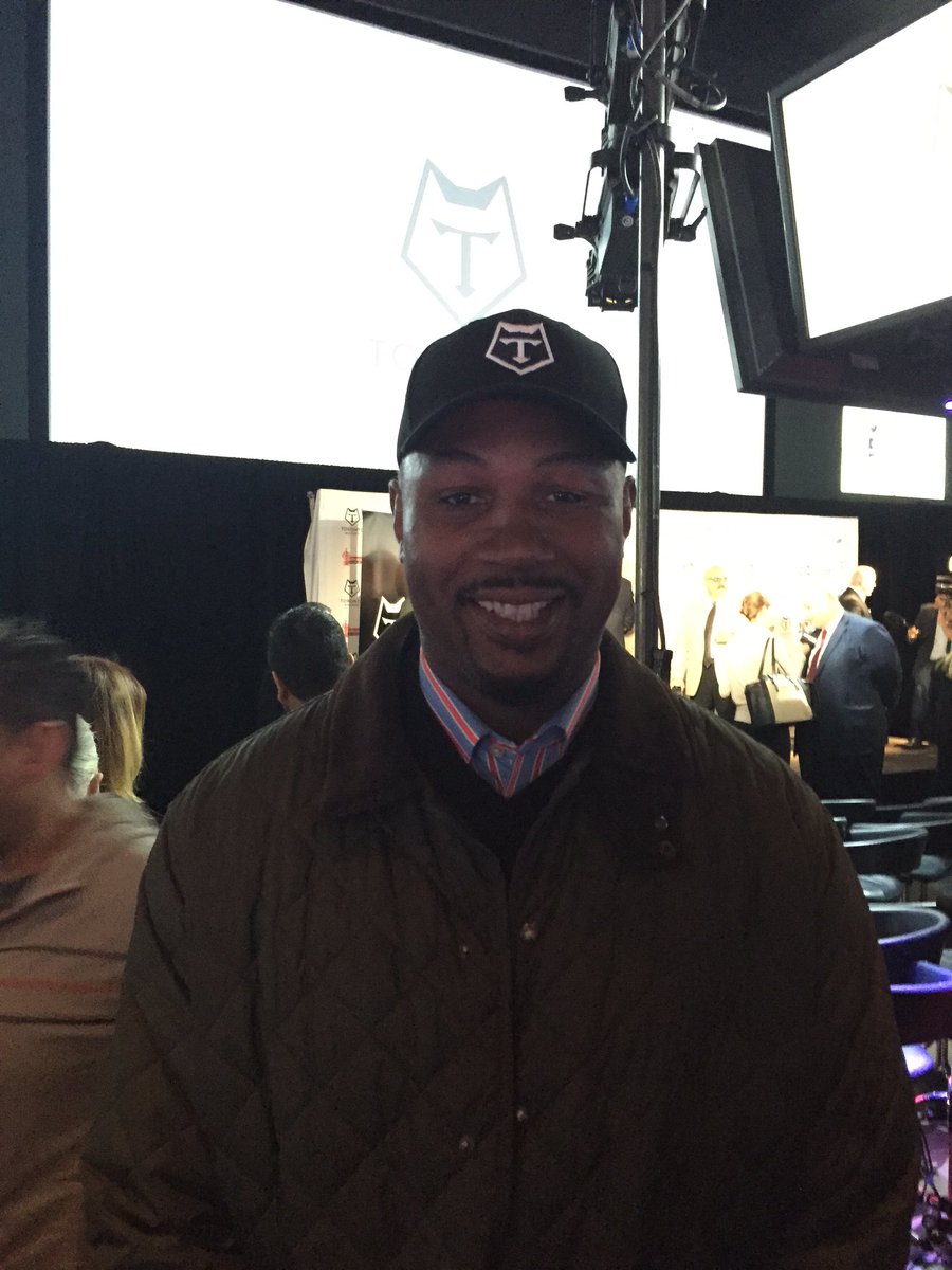 TOwolfpack's tweet image. @LennoxLewis proudly supports the Toronto Wolfpack.Fellow transatlantic sportsman! #packiscoming #wolfpackwednesday