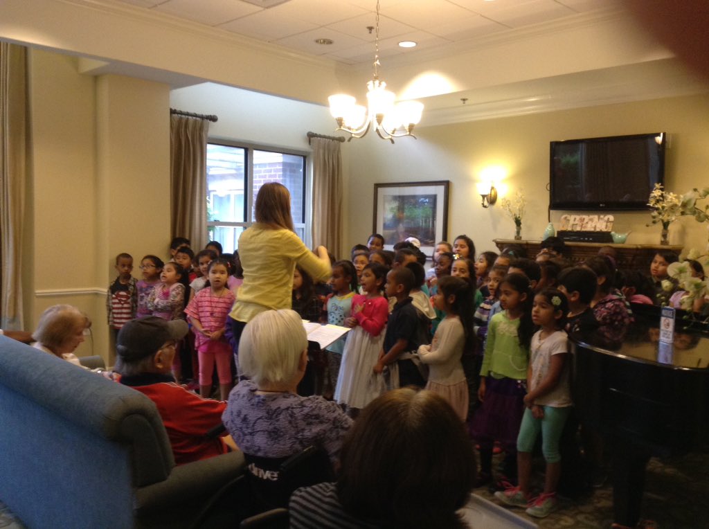 RandolphStars's tweet photo. 1st graders bring sunshine to the residents of Brookdale with their music and enthusiasm! @musicrandolph #RanIBStars https://t.co/wTOUevPuAS