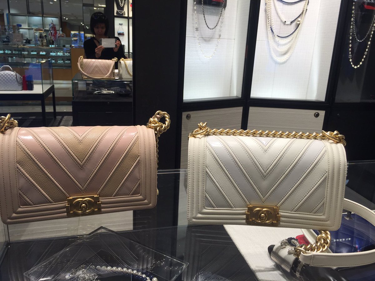 RavensRedux's tweet photo. Yum, we'll take two #Chanel bags in sorbet colors #fashionblogger #fashionwednesday #summerstyle https://t.co/YSFE1eochY