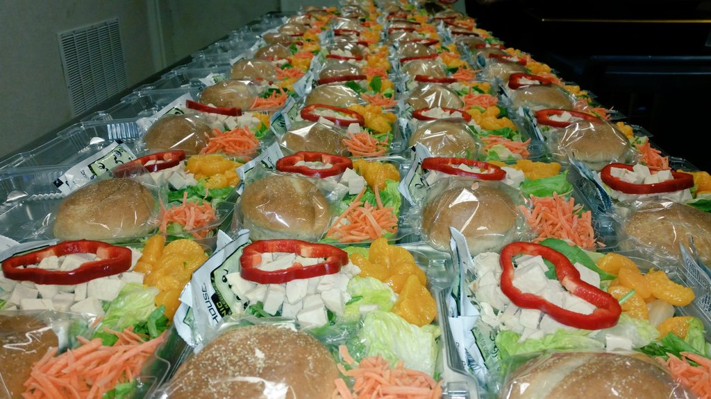 FSUSD_Food's tweet photo. Fresh salads being made for Rodriguez high school https://t.co/VfN49k6IwR