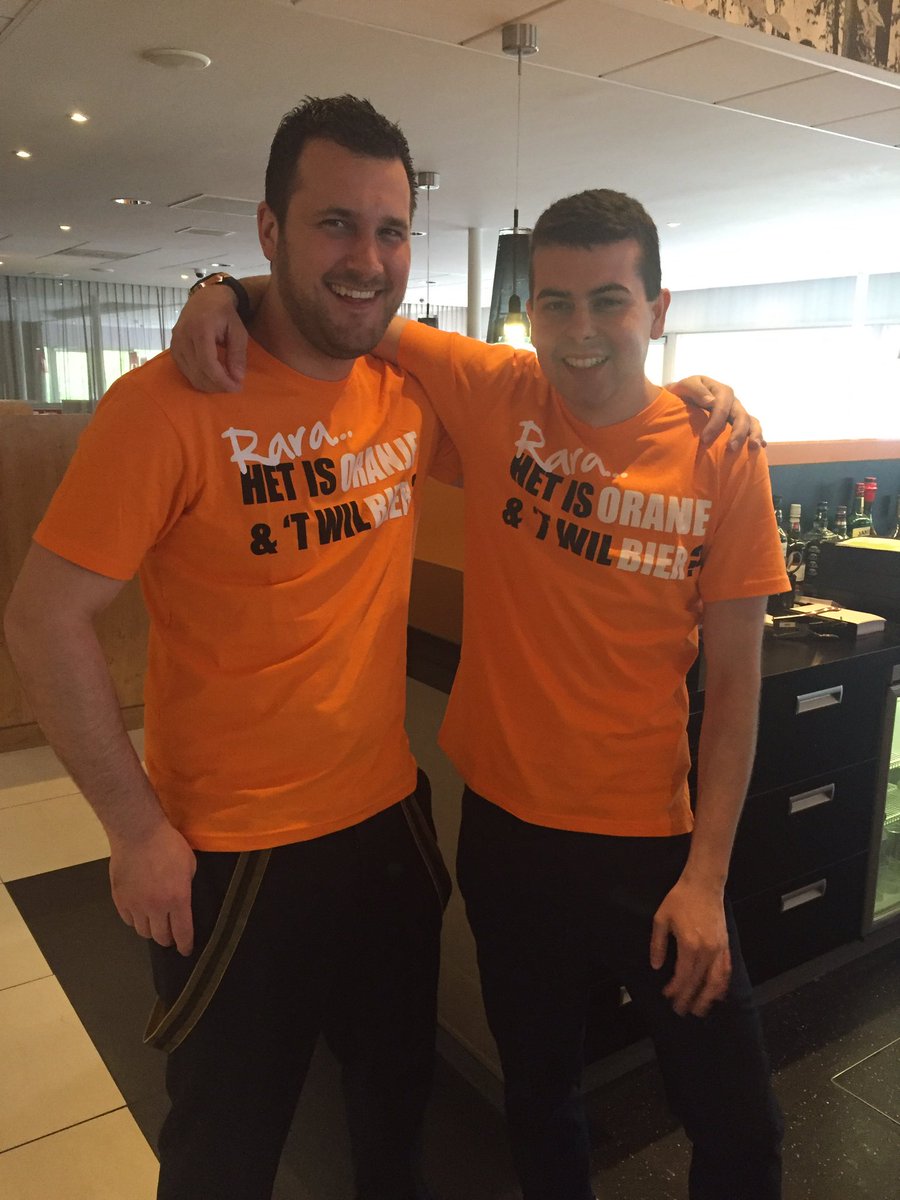 #kingsday in volle gang! Onze barmannen <a href="/NovotelSchiedam/">Novotel Schiedam</a> hebben nog wel een #raadsel voor de dorstige gast!