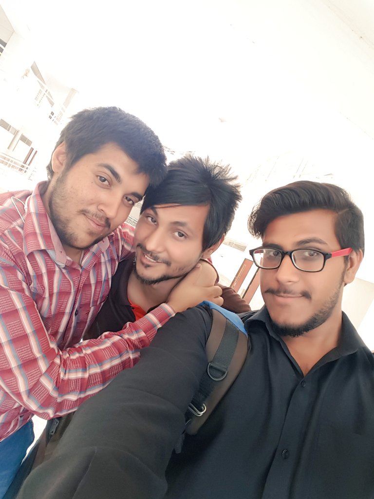 Anisdon's tweet photo. #fun full time.....#uni #hajvery #frndzzforever https://t.co/a4lJ1OKc1t