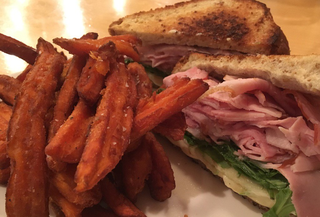 FoodiesontheFly's tweet photo. Oh YUM! Shaved country ham, melted Brie, crisp apples on multigrain w/ sweet potato fries #lunch https://t.co/IcaTubQmo8