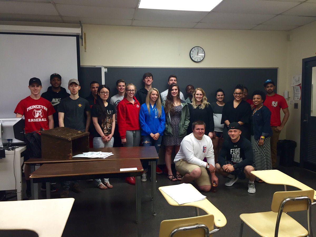 DrScoburgh's tweet photo. #futureleaders Team 10:10! Last final &amp; great semester. #finishoffstrong #studyup! https://t.co/I6yDSg3M5W