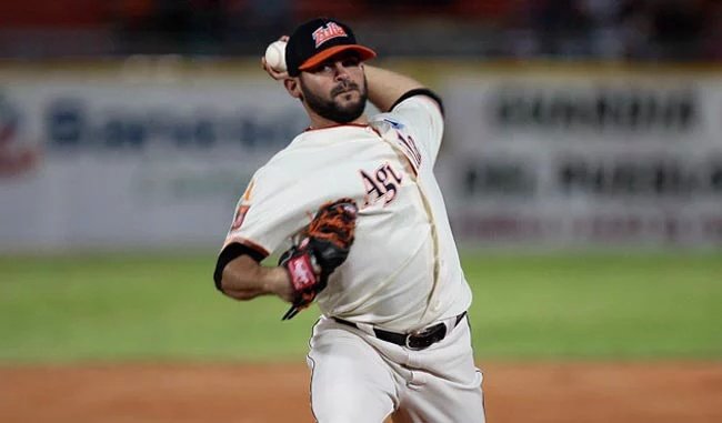 lavozaguilucho's tweet photo. Todo el éxito para @YeiperCastillo y @Alex21Torres en sus Nvos equipos muchachos.Gracias x su aporte a las #Águilas. https://t.co/IwmV8qeqEU