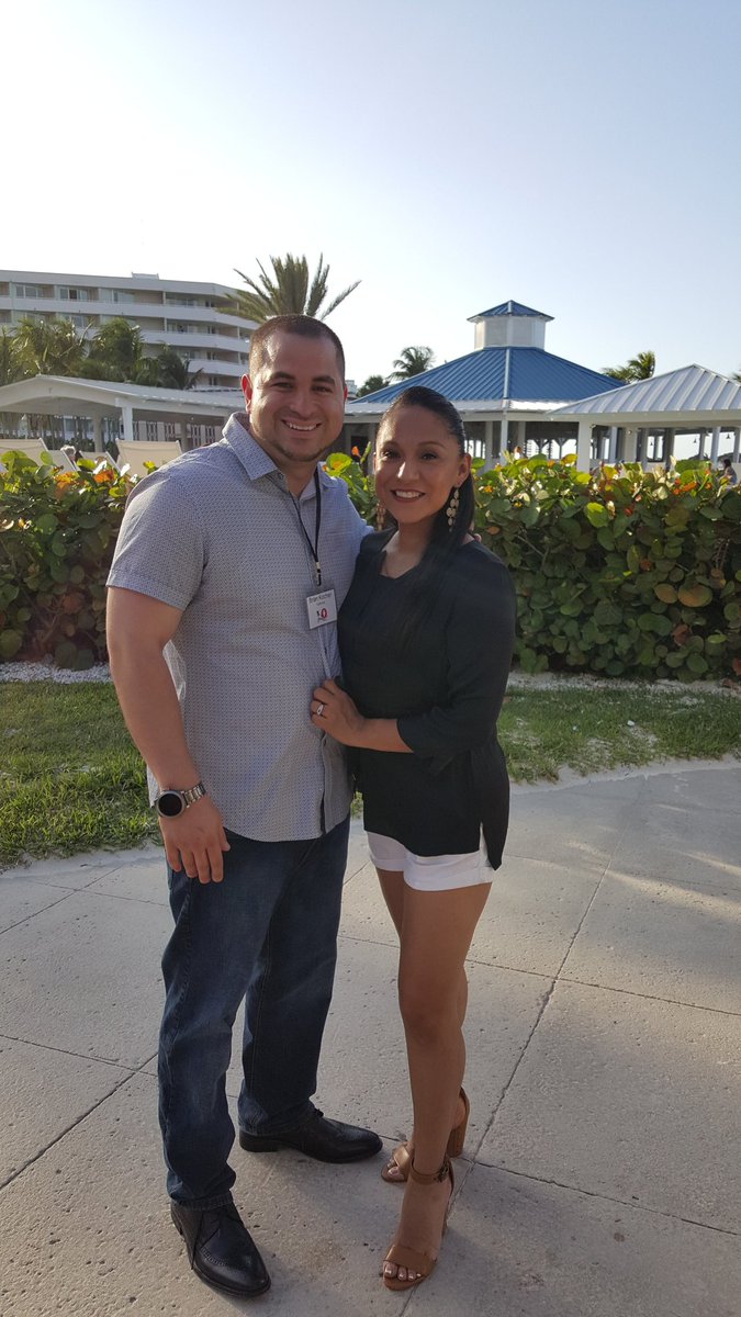 talentkat's tweet photo. #winnerescircle #dinner #tallbahamamomas #bahamas #presidentsclub #diamondwireless https://t.co/pPXNmEqdKN