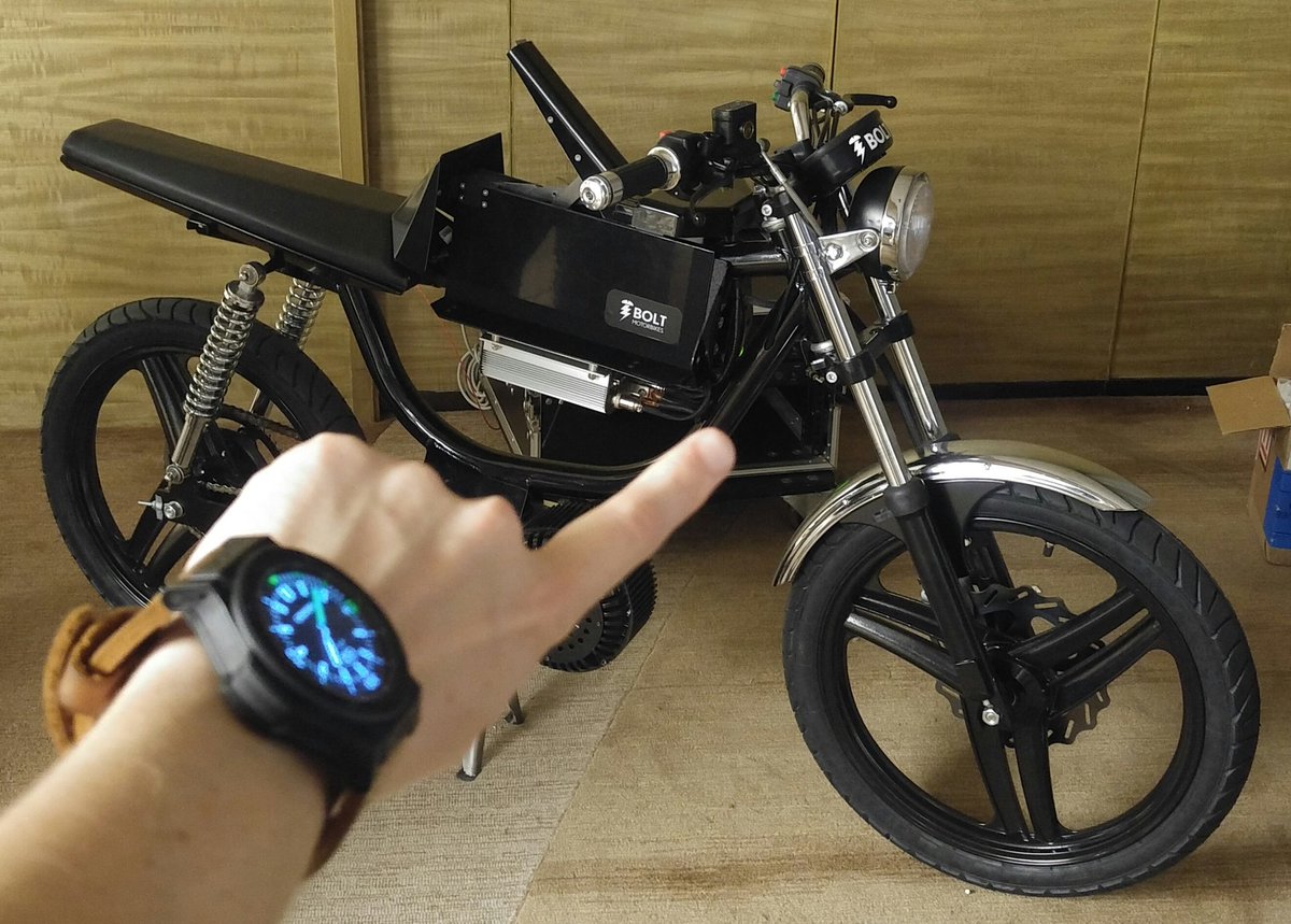 llepen's tweet photo. @HWTrek #hardware meetup in Shenzhen. Many #crowdfunding darlings. My favorite @Bolt_Bike and @gofleye #IoT https://t.co/f4ATF4ZJ00