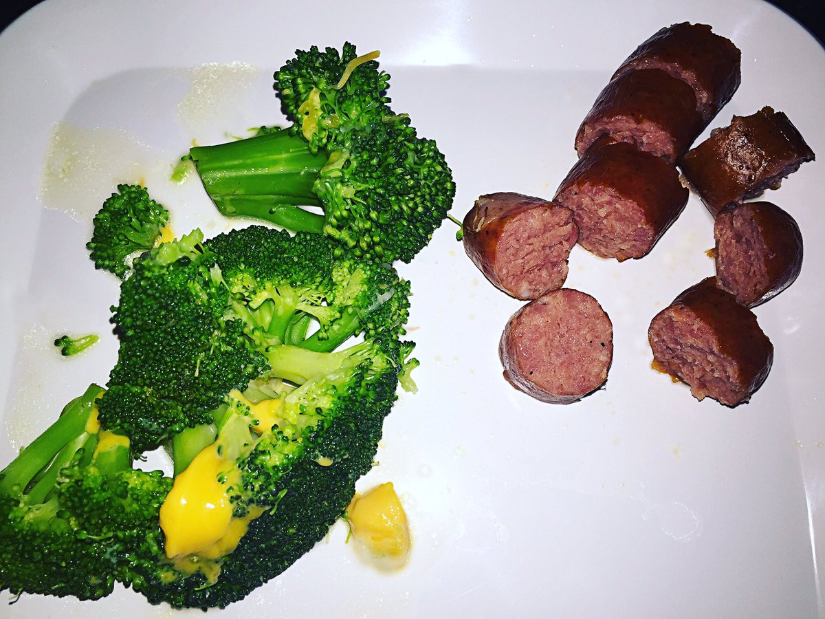 carbcutting's tweet photo. 352cal / 9.6 carb
22%p 66#f 12%c

https://t.co/G2lTXGK4Ns
#veggies #cheese #lchf #lowcarb #highfat #keto #weightloss https://t.co/hgcuuipTBG