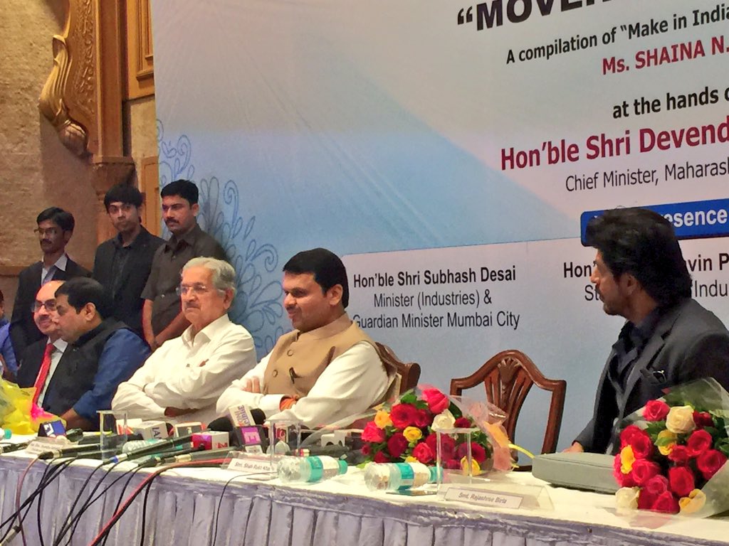 iamsrkclub's tweet image. SRK is here to launch Movers &amp;amp; Makers. A compilation of Make In India Week, 2016.