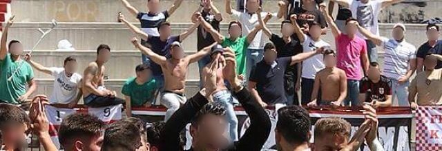 MDM_LaPalmaCF's tweet photo. Mas fotos del domingo La Palma C.F vs Recre B , tus ultras no te abandonan https://t.co/pOUTqp0Huo