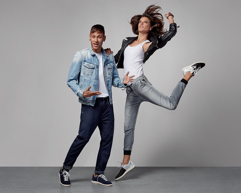 REPLAY's tweet photo. @neymarjr & @AngelAlessandra can't help to move in their Hyperfree denim.
#replay #hyperfree #jeansyouhavetomovein https://t.co/3c4cUxzBzn
