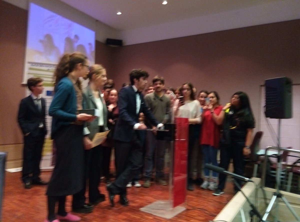 EDANDUJAR's tweet photo. Los ganadores de la X Edición de #Jace2016. El colegio Itálica de Sevilla. felicidades @EuropeDirectUS https://t.co/W9ZsYPhLAG