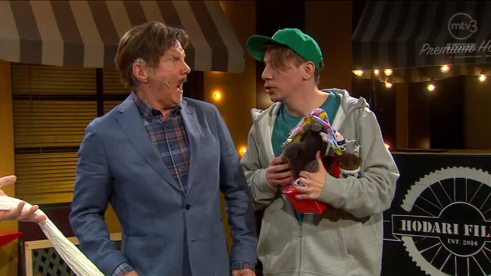 "Mennäänkö kummitusjunaan? - Äitis oli kummitusjuna!" katsomo.fi/#!/jakso/33006… #SNLSuomi @hirviniemi <a href="/PPPetelius/">P-P. Petelius</a>