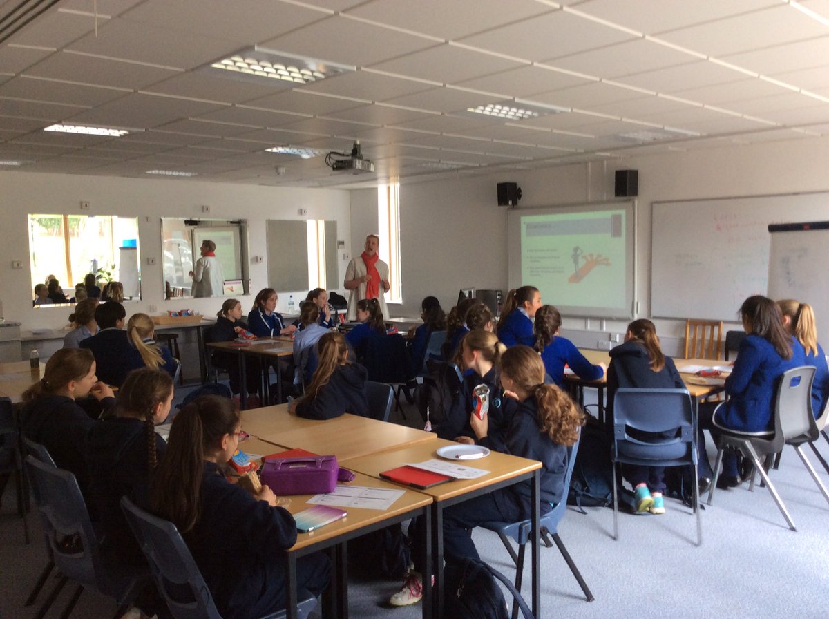 Tormead_Beacon's tweet photo. 25 LS girls are spending their lunch with an introduction to Economics #beaconchallenge https://t.co/GhhV4OOD4v