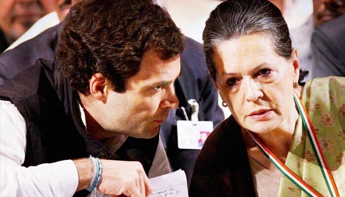 VisVp's tweet photo. #RajivGandhi did #BoforceScam & his wife #SignoraGandhi continued his legacy by #AugustaWestland scam. https://t.co/Z1zTHPACzk