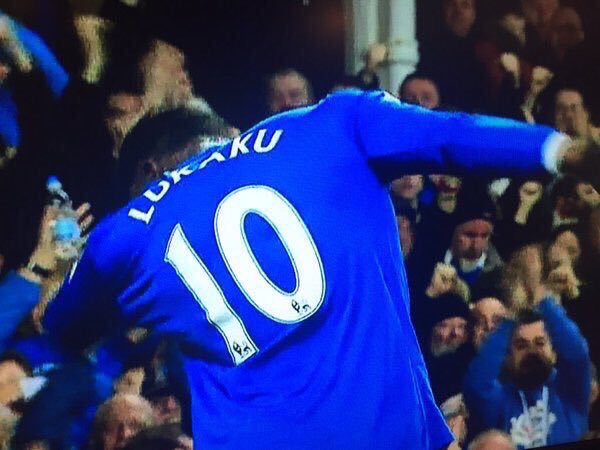 FootballFunnys's tweet photo. 2 years ago today, Steven Gerrard started the dab trend. https://t.co/PZxX6pBDx3
